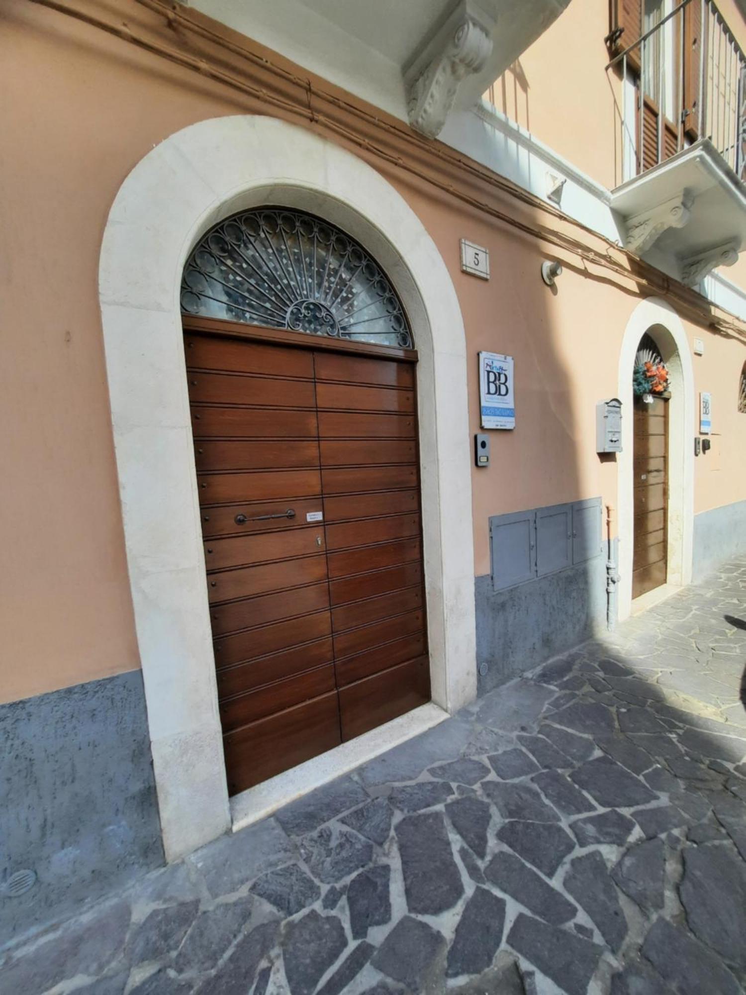 B&B Solimo Сулмона Екстериор снимка